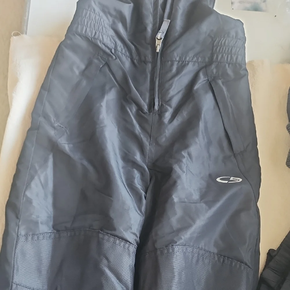 Champion Kids XS Black Insulated Snow Jumpsuit Ski Bibs 4-5 XS Kids